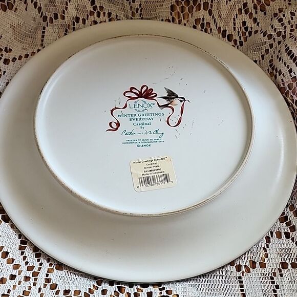 Lenox Winter Greetings Everyday Cardinal Wall/Dinner Plate Holiday Christmas - Picture 4 of 4